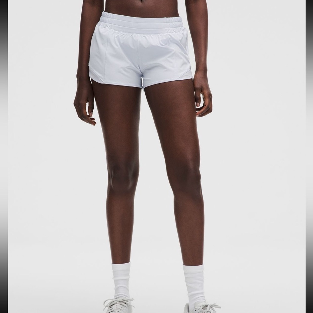 Lululemon Hotty Hot Low-Rise Lined Short 2.5” LIKE NEW!